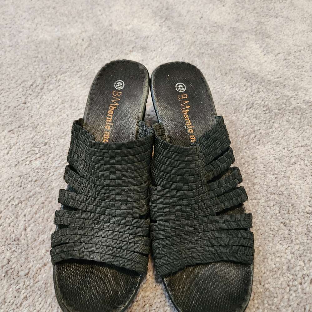 bernie mev. Black Sandals